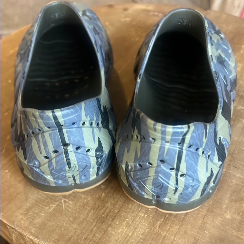 Camouflage Pattern Slip-On Clogs - Picture 4 of 6